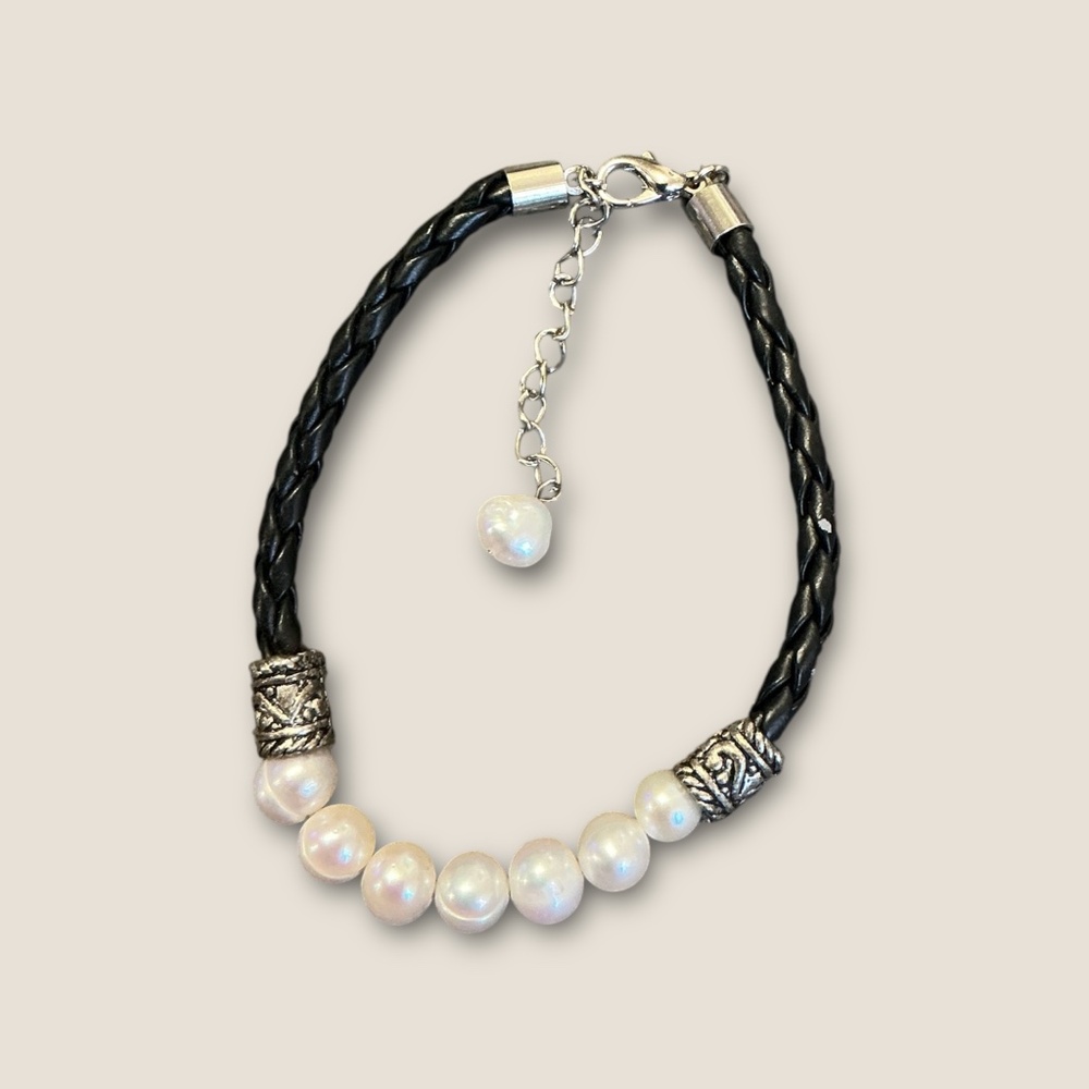 Leather and Freshwater Pearl Bracelet - Picture 3 of 3
